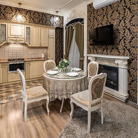 Classic Royal Central Apartment. Balcony And A/C Lviv Exteriör bild