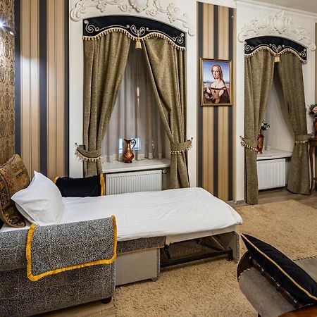 Classic Royal Central Apartment. Balcony And A/C Lviv Exteriör bild