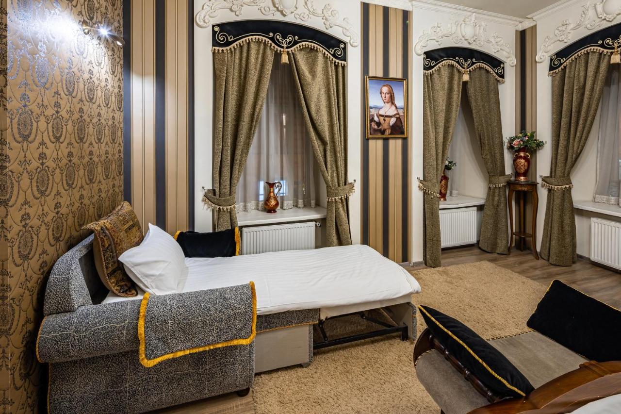 Classic Royal Central Apartment. Balcony And A/C Lviv Exteriör bild